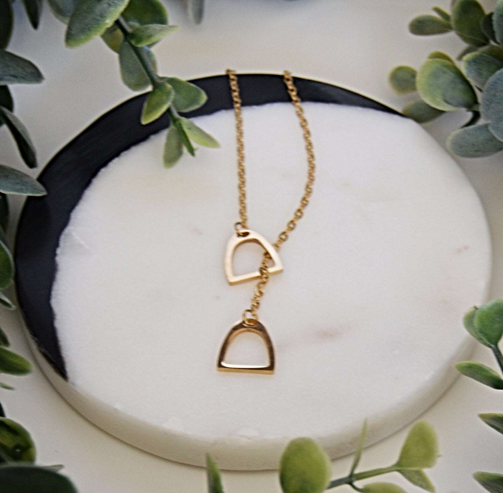 Elegant Stirrup Lariat Necklace - A Symbol of Equestrian Elegance