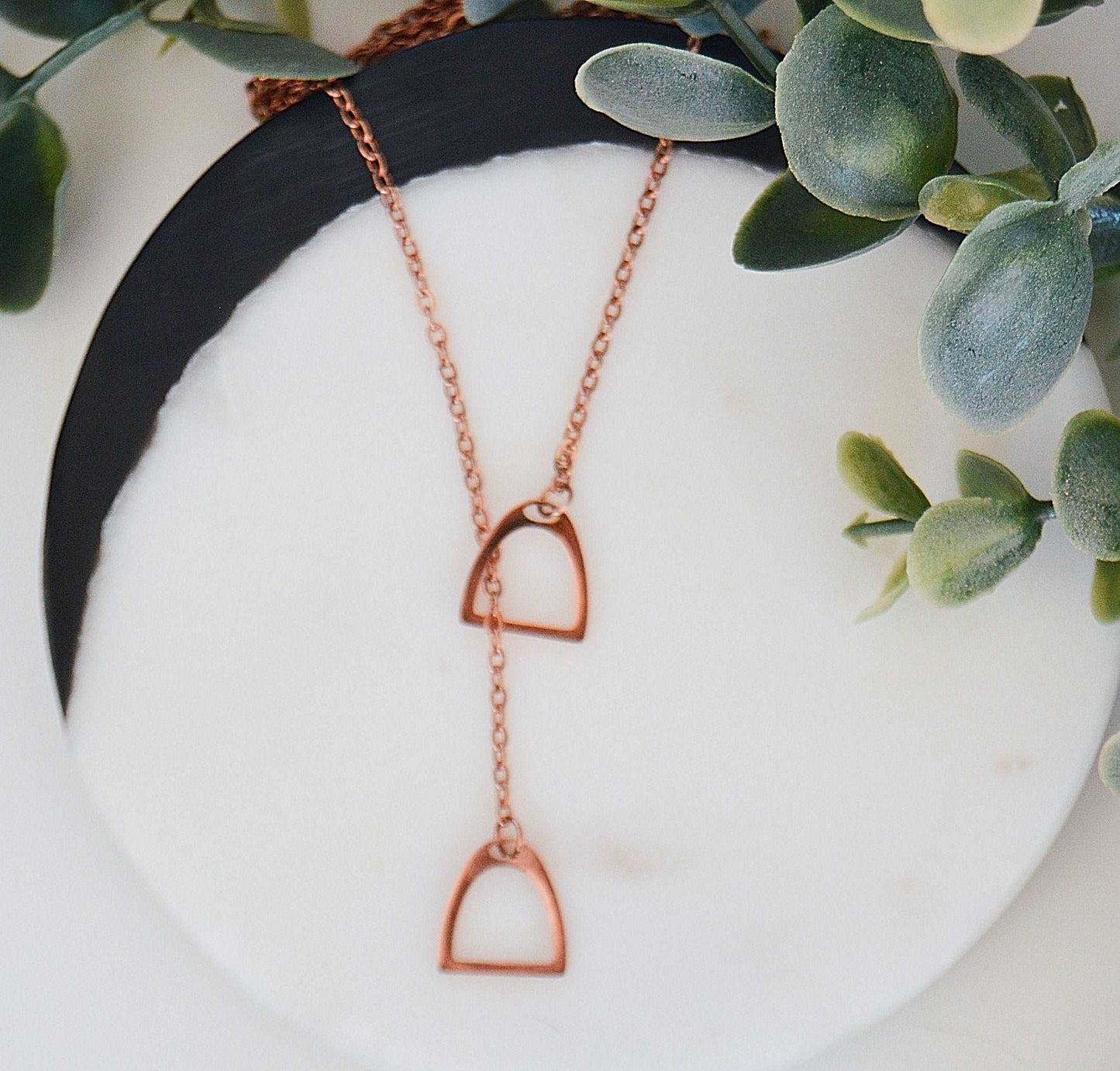 Elegant Stirrup Lariat Necklace - A Symbol of Equestrian Elegance