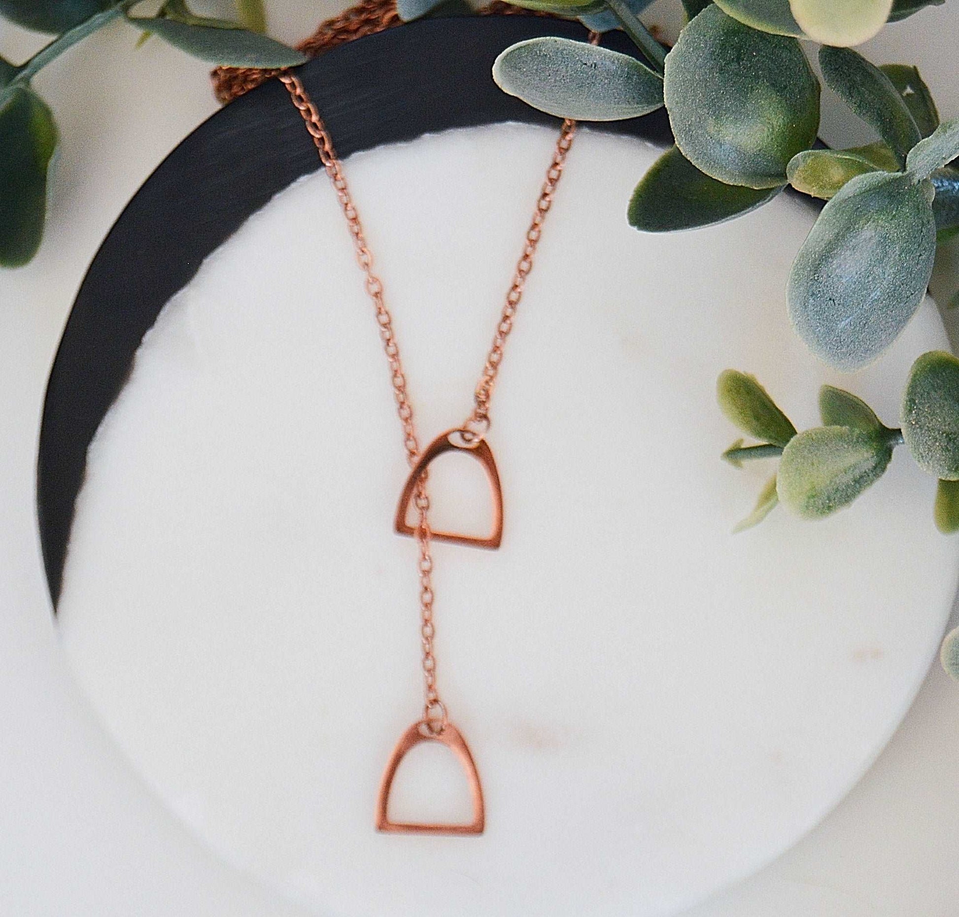 Elegant Stirrup Lariat Necklace - A Symbol of Equestrian Elegance