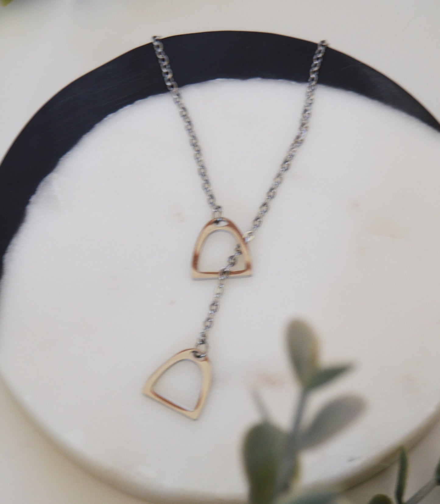 Elegant Stirrup Lariat Necklace - A Symbol of Equestrian Elegance